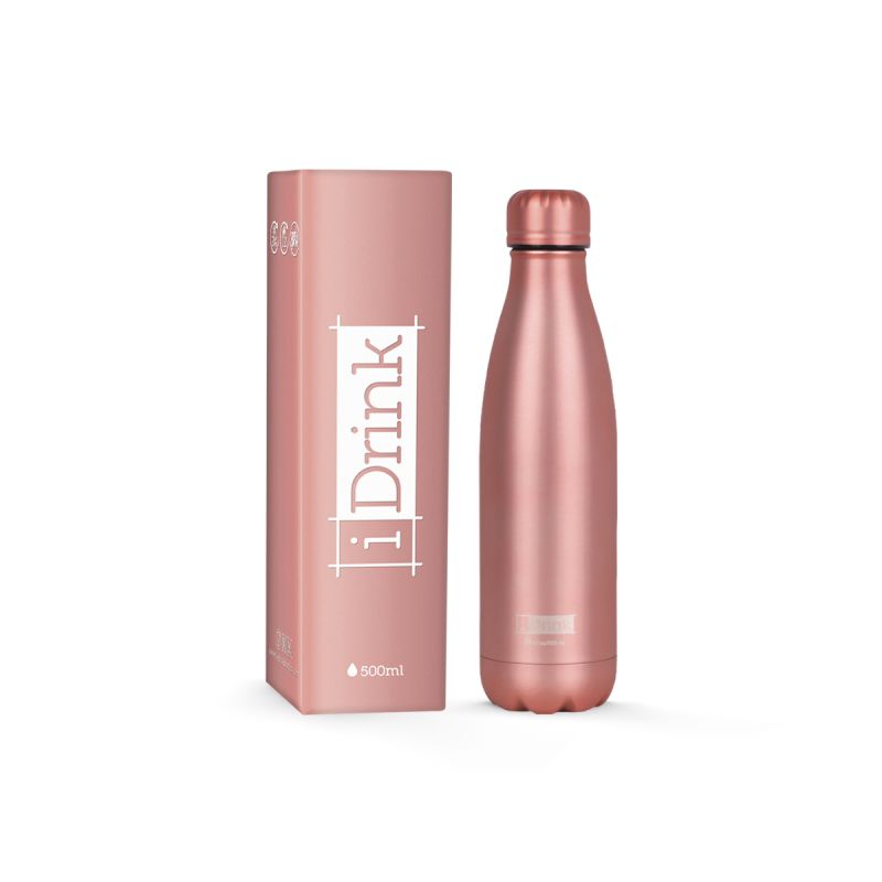 Eine roségoldene Edelstahlflasche steht neben ihrer passenden Box mit der Aufschrift iDrink. Eine roségoldene Edelstahlflasche steht neben ihrer passenden Box mit der Aufschrift iDrink.