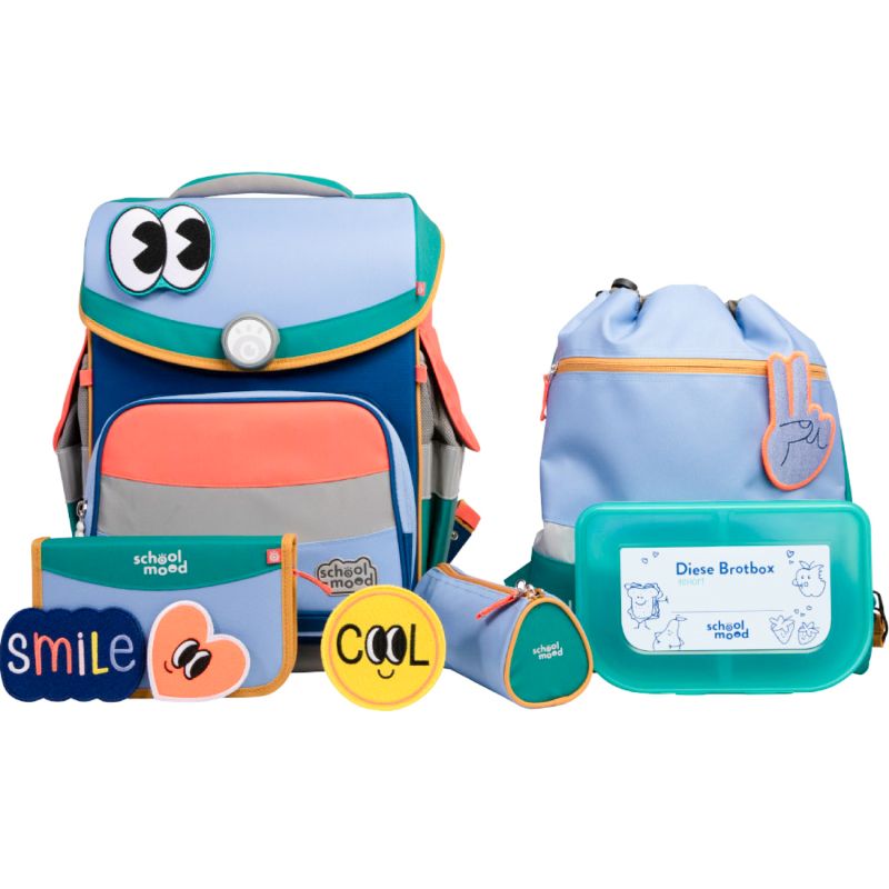 Buntes Schulrucksack-Set mit Brotdose, Federmäppchen, Aufnähern und blauem Turnbeutel. Buntes Schulrucksack-Set mit Brotdose, Federmäppchen, Aufnähern und blauem Turnbeutel.