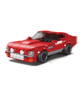 Rotes LEGO-Sportwagenmodell mit schwarzen Rädern und weißen Scheinwerfern, aus frontseitlichem Winkel betrachtet.