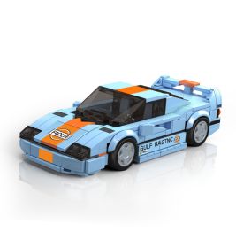 Blau-oranges Spielzeugauto aus Bausteinen mit Rennaufklebern an den Seiten.