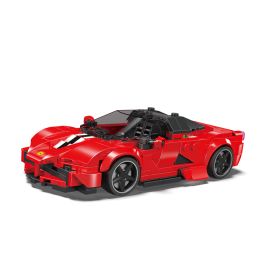 Rotes LEGO-Sportauto mit schwarzen Rädern und durchsichtigem Windschutz, von vorne links gesehen.