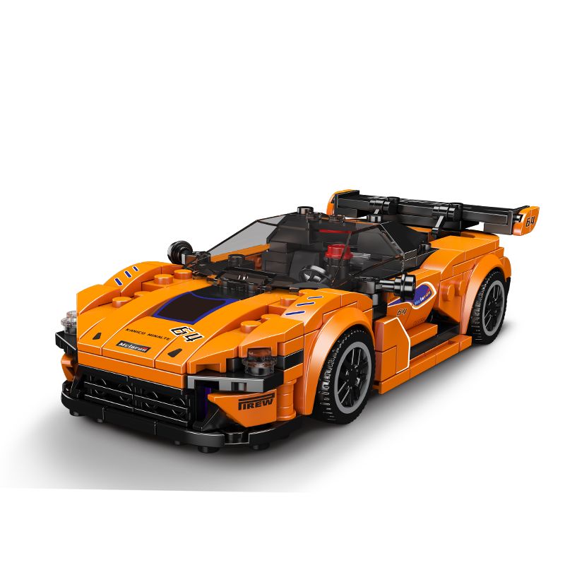 MOULD KING 720SGT3 Rennwagen, 382 Teile, Maßstab 1:32, orange-schwarz mit Spoiler und Vitrine auf weißem Hintergrund.