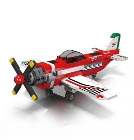 Rotes und weißes Spielzeugflugzeug mit drehendem Propeller, aus zusammensteckbaren Plastikbausteinen gebaut.