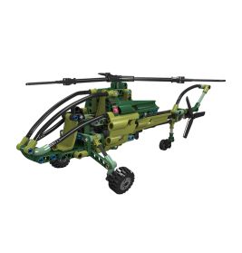 Grüner und gelber LEGO-Spielzeughubschrauber mit schwarzen Rotoren und Rädern aus zusammensteckbaren Teilen.