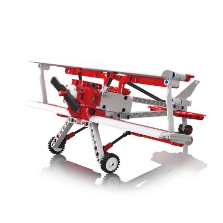 Rot-weißes Spielzeug-Doppeldeckerflugzeug im LEGO-Stil mit Propeller und Rädern vor weißem Hintergrund.