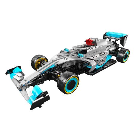 LEGO-Modell eines silber-blauen Formel-1-Autos, schräg von der Seite betrachtet.