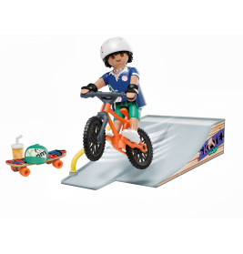 Skateboard mit Rampe