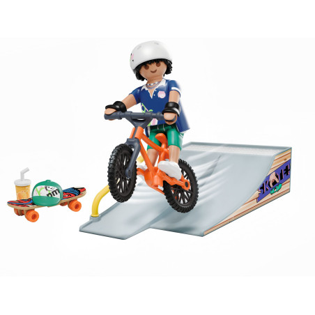 Skateboard mit Rampe