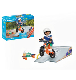 Skateboard mit Rampe