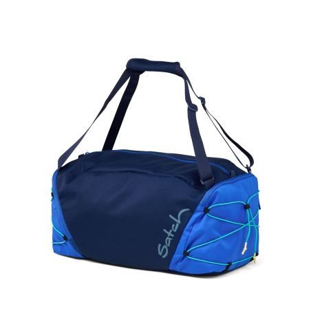 Blau-navy Satch-Duffelbag mit Seitenfächern und verstellbarem Schultergurt.