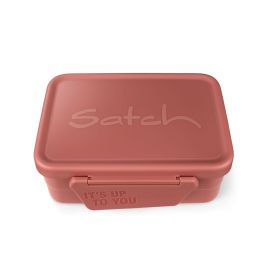 Rechteckige, rote Lunchbox mit Satch-Schriftzug auf dem Deckel und ITS UP TO YOU am Verschluss.