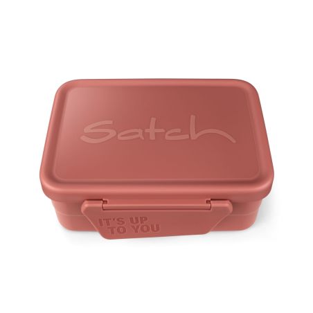 Rechteckige, rote Lunchbox mit Satch-Schriftzug auf dem Deckel und ITS UP TO YOU am Verschluss.