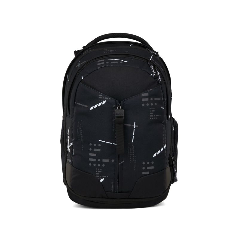 Schwarzer Rucksack mit weißem Muster, Frontreißverschluss und Tragegriff vor weißem Hintergrund. Schwarzer Rucksack mit weißem Muster, Frontreißverschluss und Tragegriff vor weißem Hintergrund.
