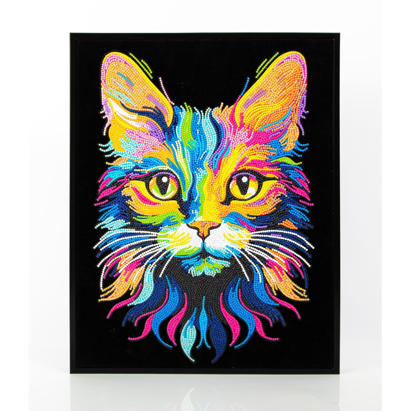 Buntes, stilisiertes Katzenporträt mit leuchtenden Neonfarben auf schwarzem Hintergrund.