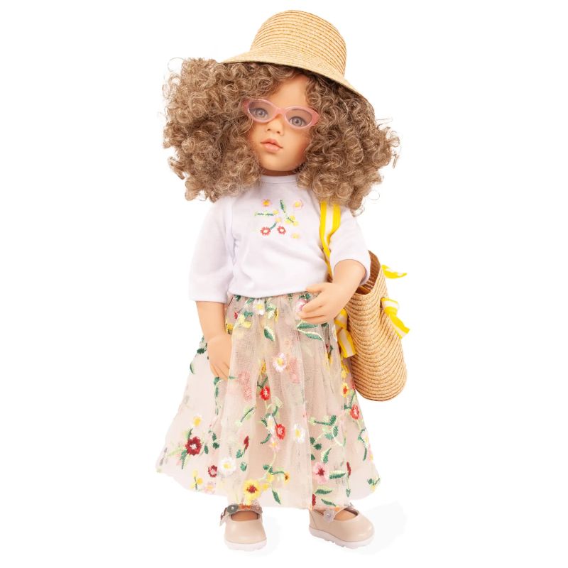 Puppe mit Locken, Strohhut, rosa Brille, Blumenshirt, weißem Oberteil und Strohtasche.