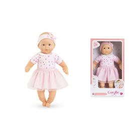 Babypuppe mit rosa Kleid und Stirnband neben Verpackung mit Sichtfenster.