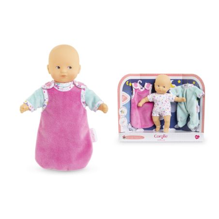 Babypuppe im rosa Schlafsack, mit Set aus Verpackung und zusätzlichen Outfits.