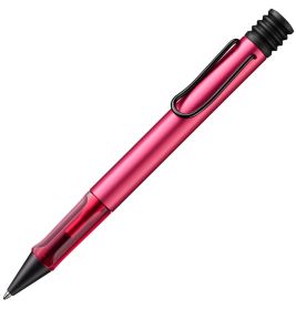 Ein pinker Kugelschreiber mit schwarzem Clip und schwarzer Spitze auf weißem Hintergrund.