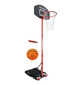 Tragbares Basketballkorb-Set mit Rückwand, orangem Ball und Handpumpe vor weißem Hintergrund.