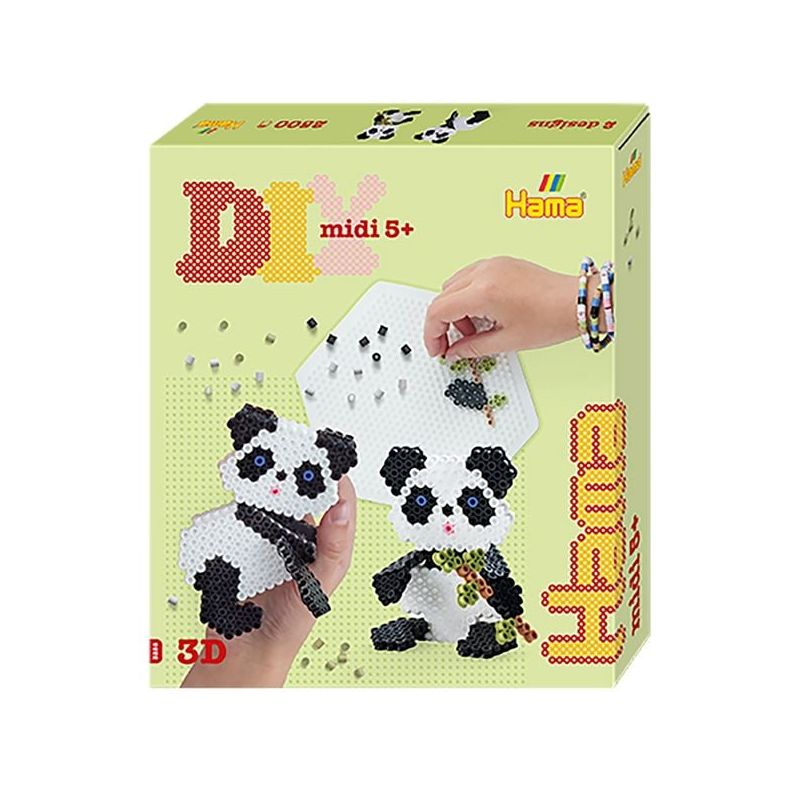 DIY-Panda-Perlen-Set mit zwei fertigen Pandas und einer Hand, die Perlen auf ein Steckbrett setzt.