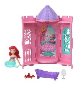 Ariel-Puppe, Schloss-Spielset, Badewanne, Spiegel und Sebastian-Figur aus Arielle vor weißem Hintergrund.