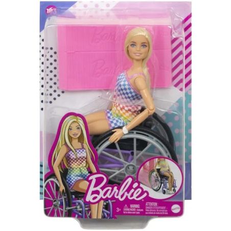 Barbie-Puppe mit langen blonden Haaren im Rollstuhl, bunt gekleidet, in Originalverpackung.