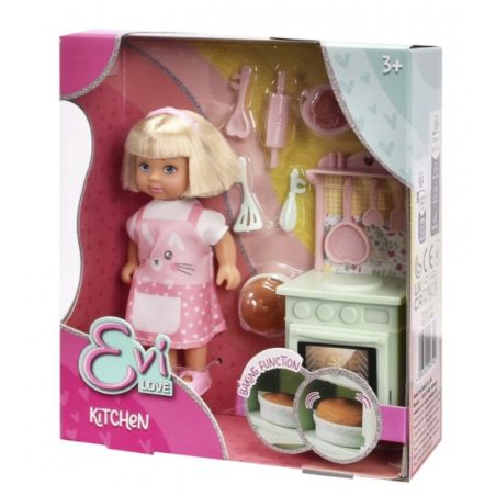Blonde Puppe im rosa Kleid, Spielküche und Zubehör in pink-grüner Verpackung mit Aufschrift "Evi Love Kitchen".