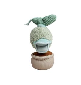 Ein Plüschspielzeug in Form einer grünen Pflanze mit breitem Mund sitzt in einem braunen Stofftopf.