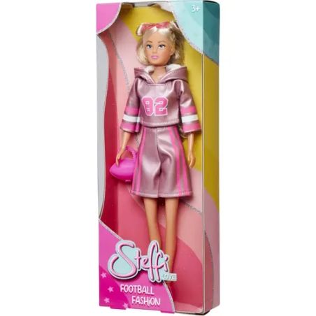 Steffi Love Puppe im pinken Fußball-Outfit in bunter Verpackung mit dem Aufdruck Football Fashion. Steffi Love Puppe im pinken Fußball-Outfit in bunter Verpackung mit dem Aufdruck Football Fashion.