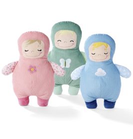 Drei weiche Stoffpuppen in Rosa, Grün und Blau mit aufgestickten, lächelnden Gesichtern.