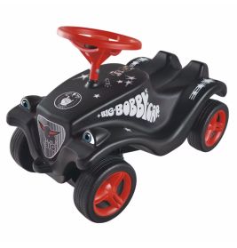 Schwarzes Kinderfahrzeug mit roten Rädern und Lenkrad, weißen Grafiken und BIG BOBBY CAR Schriftzug.