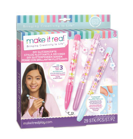 Make It Real DIY Glitzerstift-Set: Drei bunte Stifte und ein Mädchen beim Dekorieren.
