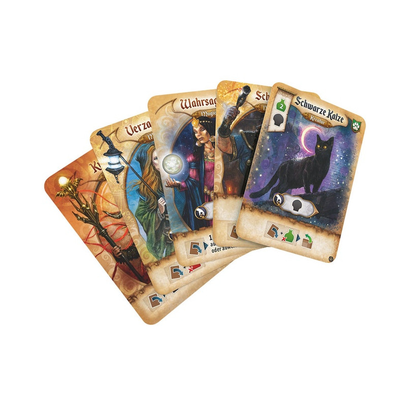 Fünf Fantasy-Spielkarten mit Figuren und einer schwarzen Katze sind aufgefächert dargestellt.