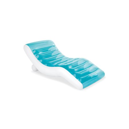 Blau-weißer, aufblasbarer Pool-Liegestuhl mit geschwungener, geneigter Form vor weißem Hintergrund.