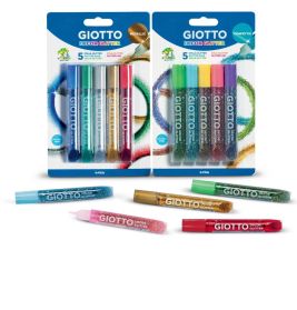 Zwei Packungen Giotto Decor Glitter Glue und sieben Glitter Glue Stifte sind davor ausgebreitet.