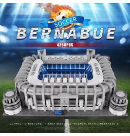 Spielzeugmodell des Bernabéu-Stadions mit 4266 Teilen auf einer Wiese im Hintergrund.