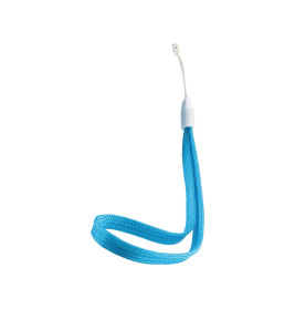 Blaues Armband mit weißer Kunststoffschlaufe, freigestellt vor weißem Hintergrund.