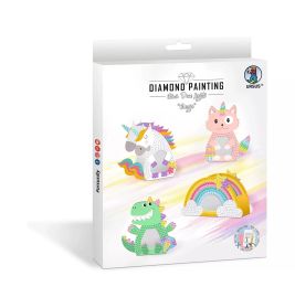 Diamond Painting Set mit Einhorn, Katze, Dinosaurier und Regenbogen, verziert mit bunten Glitzersteinen.
