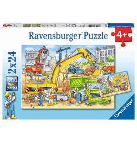 Ravensburger Puzzle mit 24 Teilen zeigt eine belebte Baustelle mit Fahrzeugen, Arbeitern und Maschinen.