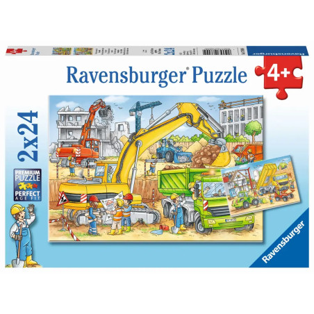 Ravensburger Puzzle mit 24 Teilen zeigt eine belebte Baustelle mit Fahrzeugen, Arbeitern und Maschinen.