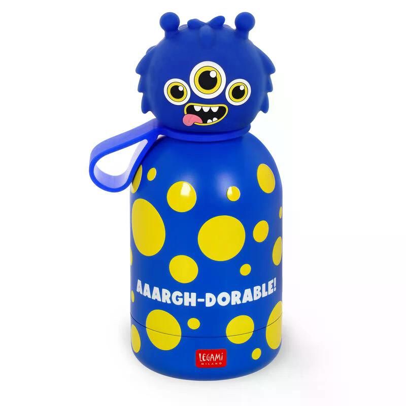 Blau-gelbe Monster-Trinkflasche mit drei Augen und dem Aufdruck AAARGH-DORABLE! auf der Vorderseite.