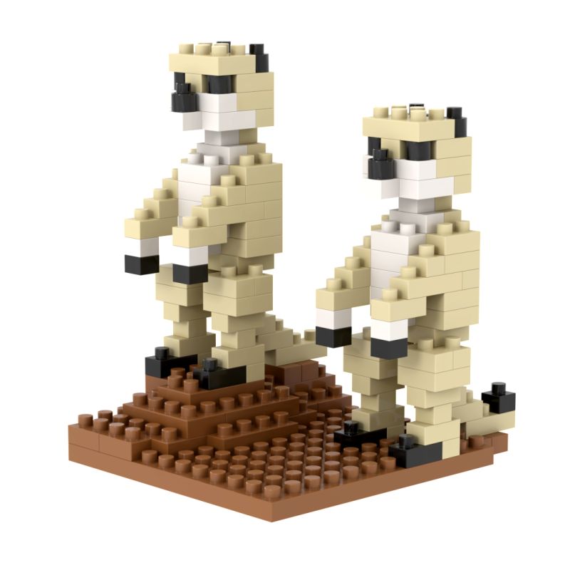 Zwei Erdmännchen aus hellbraunen, braunen und schwarzen Bausteinen stehen auf einer braunen Grundplatte.