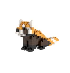 Kleine rote Panda-Figur aus ineinandergreifenden Bausteinen in Orange, Weiß, Schwarz und Braun.