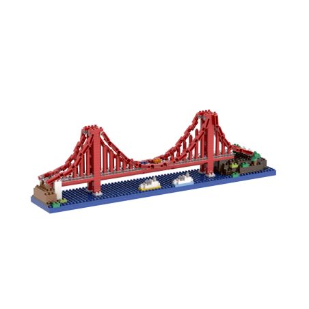 Modell einer roten Spielzeug-Hängebrücke über blauem Wasser mit kleinen Booten und etwas Grün.