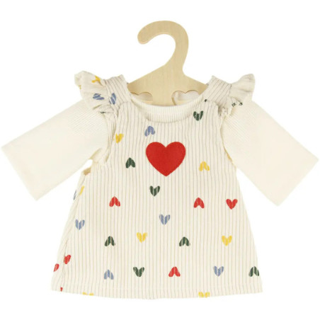 Cremefarbenes Babykleid mit bunten Herzmotiven und großem roten Herz, auf Holzbügel präsentiert.