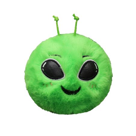 Plüschspielzeug eines grünen Alien-Gesichts mit schwarzen Augen, lächelndem Mund und zwei kleinen Antennen.