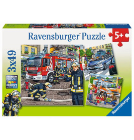 Schachtel eines Ravensburger Feuerwehr-Puzzles ab 5 Jahren mit abgebildeten Feuerwehrleuten im Einsatz.
