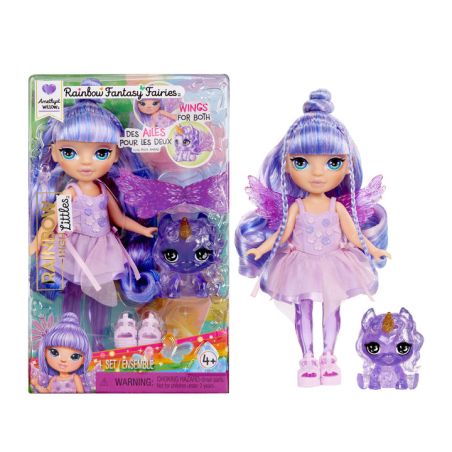 Rainbow Fantasy Fairies Puppe mit lila Haaren, Flügeln, lila Kleid und Einhorn in Verpackung.