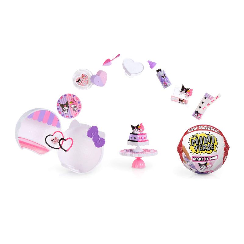 Mini-Spielset mit pink-lila Zubehör, kleinem Kuchen und MINI VERSE-Kugel auf weißem Hintergrund.