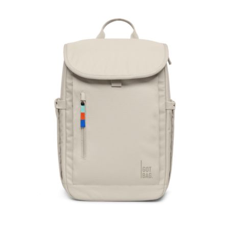 Beiger Rucksack mit Frontreißverschluss, buntem Zipper, Tragegriff und GOT BAG-Label.